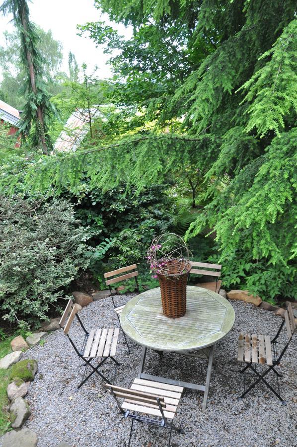 Hakesgard Bed&Garden Acomodação com café da manhã Veddige Exterior foto